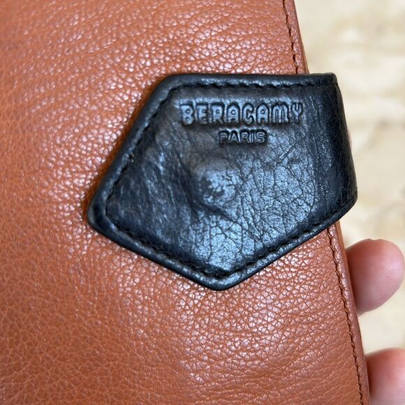 Beracamy Paris Leather Mid-Size Tri-Fold Wallet - Picture 4 of 9